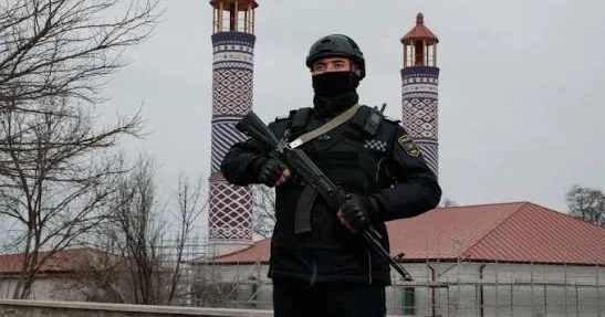 Azərbaycan Polisinin çox minli şəxsi heyətinə.