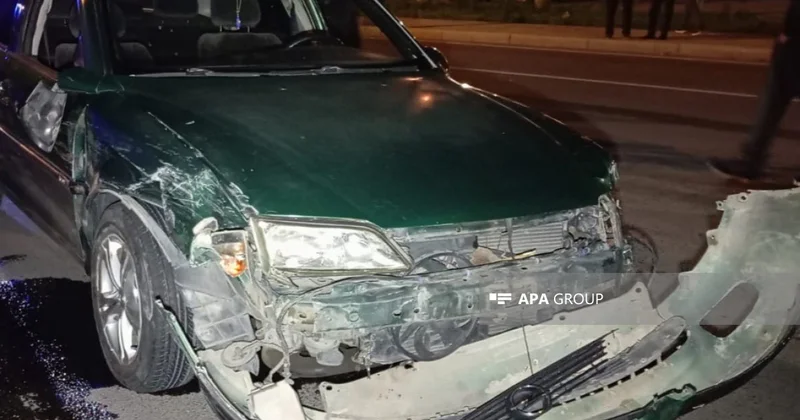 Gəncədə Opel lə Toyota Prius toqquşub, 17 yaşlı iki piyada xəsarət alıb FOTO