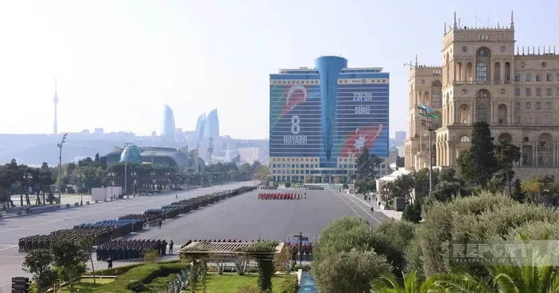 Hərbi paradda bir sıra ölkələrin ordu rəhbərliyi iştirak edib