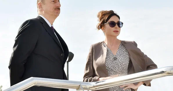 İlham Əliyev və Mehriban Əliyeva Bakıda Zəfər muzeyinin açılışında iştirak ediblər