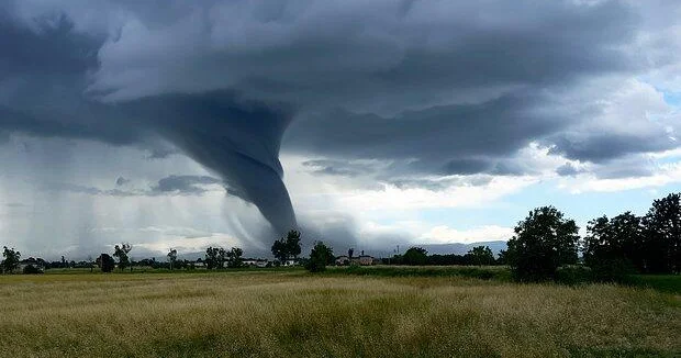 Торнадо превратил бразильский город в руины ВИДЕО