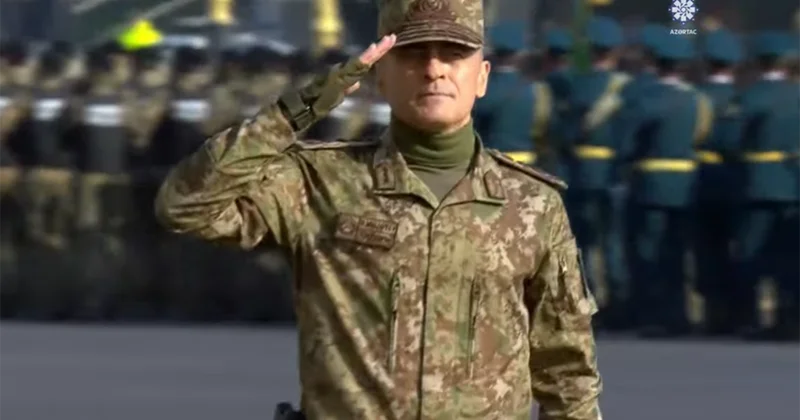 Ordu korpuslarının keçidinin videosu Hikmət Mirzəyev başçılıq etdi