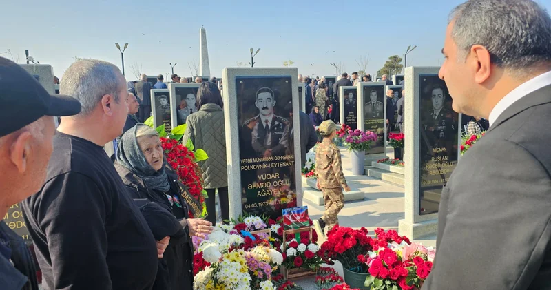 Ədalət Partiyası Zəfər Günü münasibətilə II Fəxri Xiyabanı ziyarət etdi