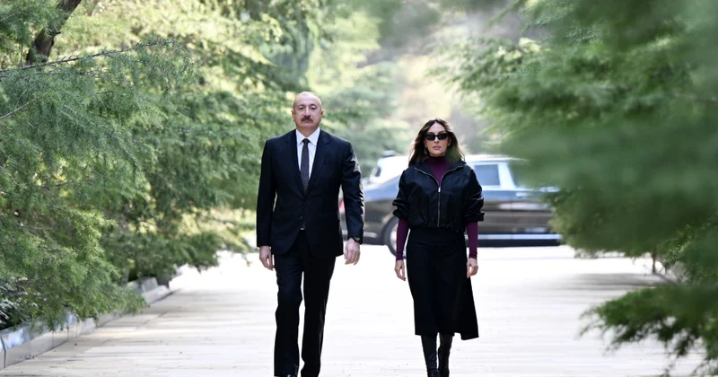 Prezident İlham Əliyev və birinci xanım Mehriban Əliyeva Ulu Öndər Heydər Əliyevin məzarını ziyarət ediblər