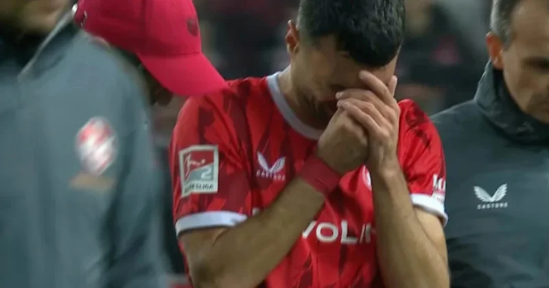 Махир Эмрели в слезах покинул поле в Германии Его выпустили впервые за 78 дней; фото