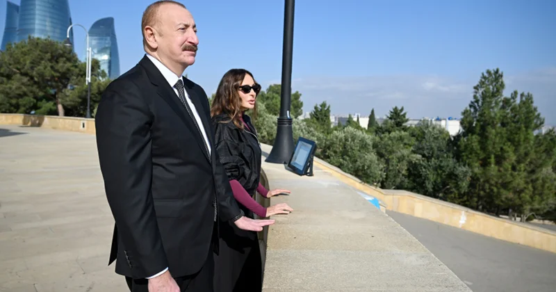 Prezidentlə xanımı Şəhidlər xiyabanında Fotolar