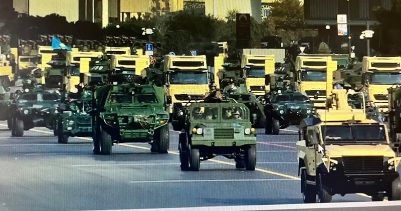 На военном параде в Баку продемонстрированы образцы недавно принятой на вооружение техники
