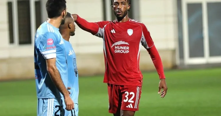 Zirədə 1 qırmızı vərəqə, 0 qol GENİŞ İCMAL