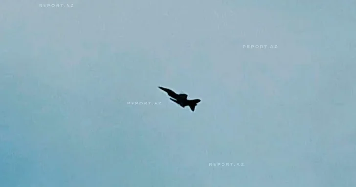 Азербайджанские истребители совершили полет в небе над Гянджой