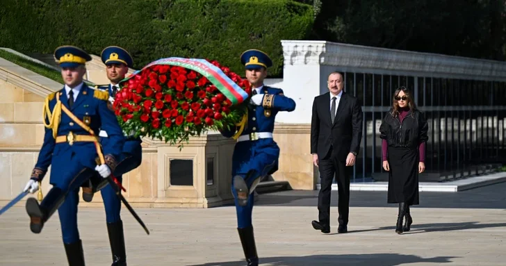 Ильхам Алиев и Мехрибан Алиева посетили Аллею шехидов
