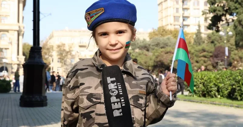 Пятилетняя Ругайя: Я надела новую одежду и пришла смотреть парад