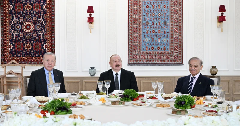 Azərbaycan, Türkiyə və Pakistan liderləri birgə nahar ediblər