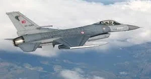 Bakıda hərbi paradda Türkiyənin F16 təyyarələri uçuş həyata keçirib
