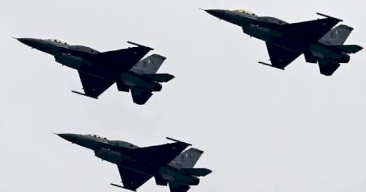 Pakistan qırıcıları Bakıya gəldi