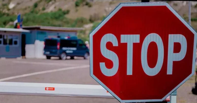 Украина приостановила работу всех пунктов пропуска: ПРИЧИНА