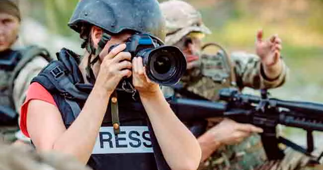 Rusiya Donbasda avropalı jurnalistlərin olduğu humanitar maşını vurub