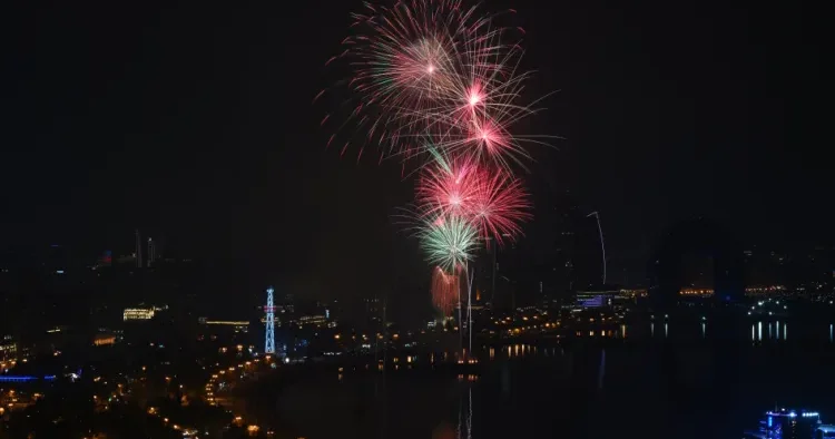 Bakıda Zəfər Günü münasibətilə keçirilən konsert möhtəşəm atəşfəşanlıqla başa ÇATDI