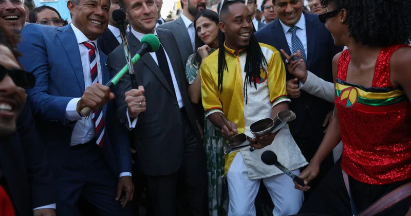 Когда Макрон играет на барабане объектив