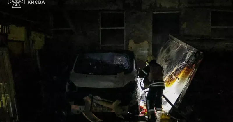 Киев после атаки РФ: горят грузовики, повреждены здания Фото