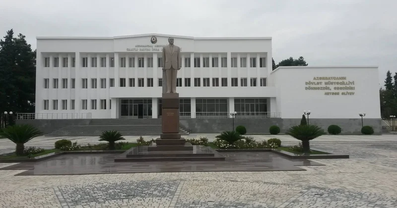 Saatlıda icra hakimiyyətinin binasının qarşısında nalayiq ifadələr işlədən şəxs həbs edilib