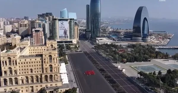 BAKIDA HƏRBİ PARAD BAŞLADI Üç ölkə lideri bir arada + CANLI YAYIM