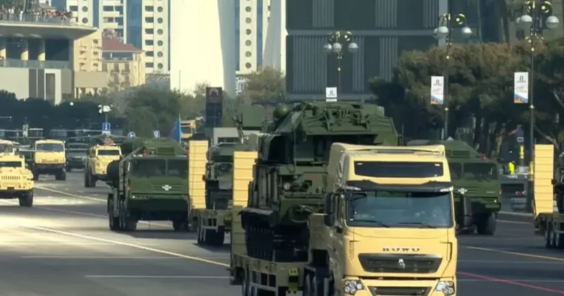 “Vikinq” paradda nümayiş etdirildi