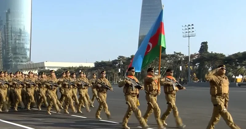 Xüsusi Dövlət Mühafizə Xidmətinin hərbçilərinin paraddan keçidi