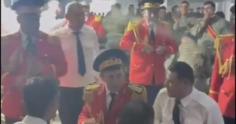 Zabitlərimiz paraddan öncə BELƏ sevindi VİDEO