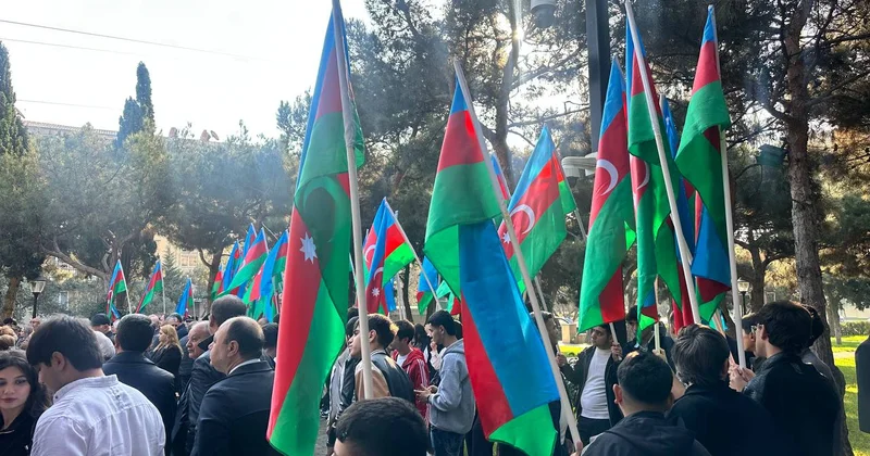 Zəfər Günü: Bakıda şəhidlərin əziz xatirəsi anılır FOTO/VİDEO