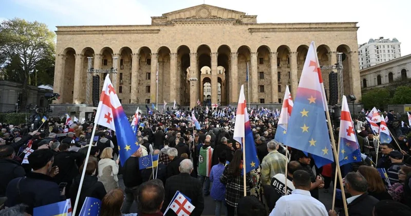 В Грузии планируют запретить стихийные митинги у госучреждений