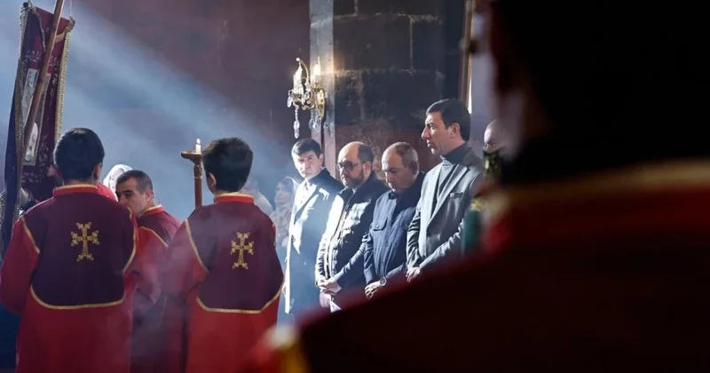 Paşinyan kilsələrdə ibadətdən əvvəl Ermənistan himninin səsləndirilməsini təklif edib