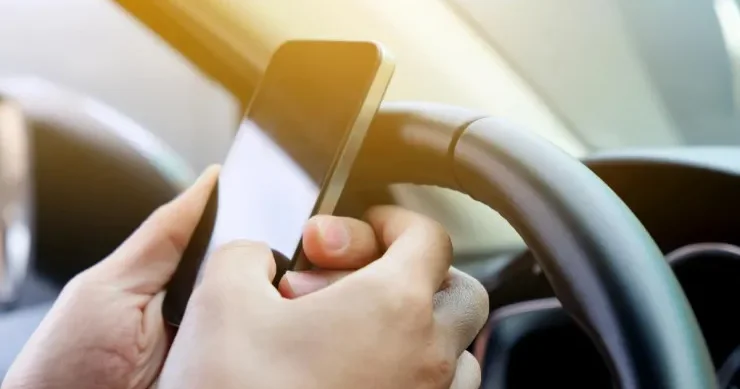 Telefonu maşında USB ilə doldurmaq olarmı?