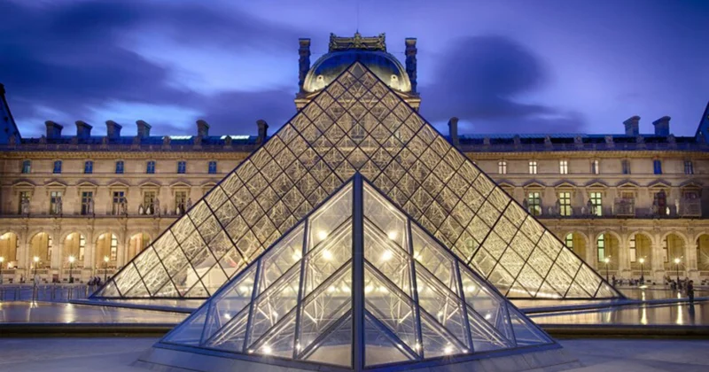 Luvrda daha bir hadisə 400 kitab su altında qaldı