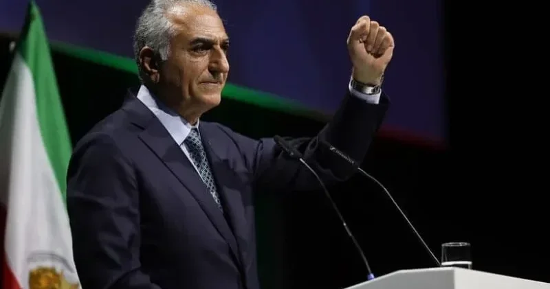 İran şahının oğlu: İşıq zülmətə qalib gələcək