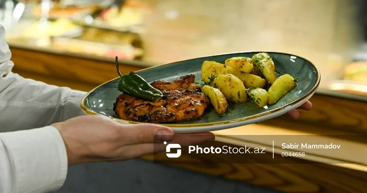Без платы за стол и сервисного сбора: когда азербайджанские рестораны скажут нет скрытым платежам?