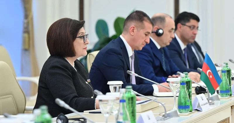 Milli Məclisin sədri İran XİN rəhbəri ilə parlamentlərarası əməkdaşlığı müzakirə edib FOTO