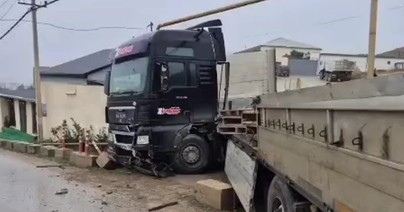Qobuda yük və minik maşınları toqquşub, 2 nəfər ölüb FOTO VİDEO