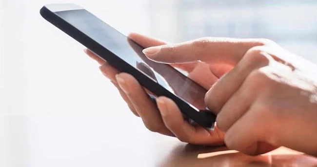 Ana həbsdə olan oğluna telefon keçirməyə cəhd edib