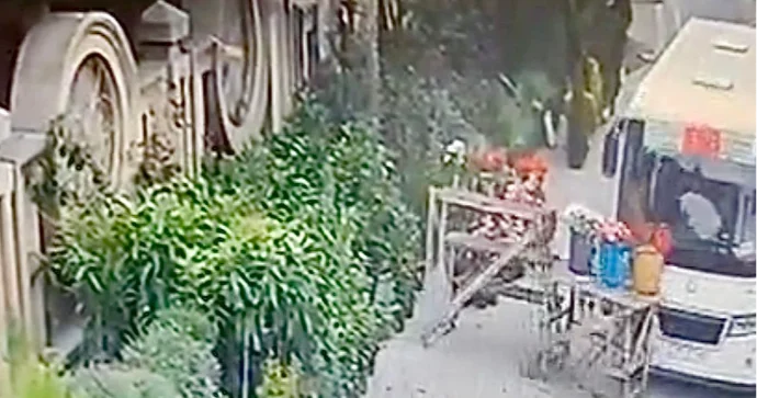 Bakı Sumqayıt yolunda avtobus güllə dolu piştaxtaya çırpıldı VİDEO