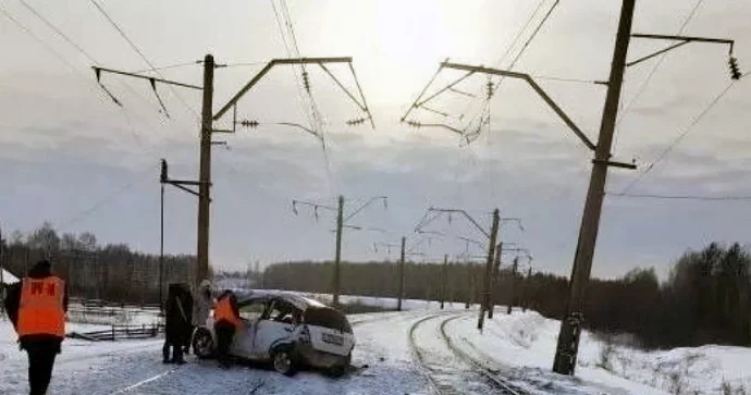 Qatar avtomobillə toqquşub, ölənlər var