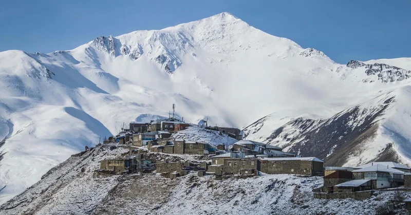 На дороге в Хыналыг спасли туриста