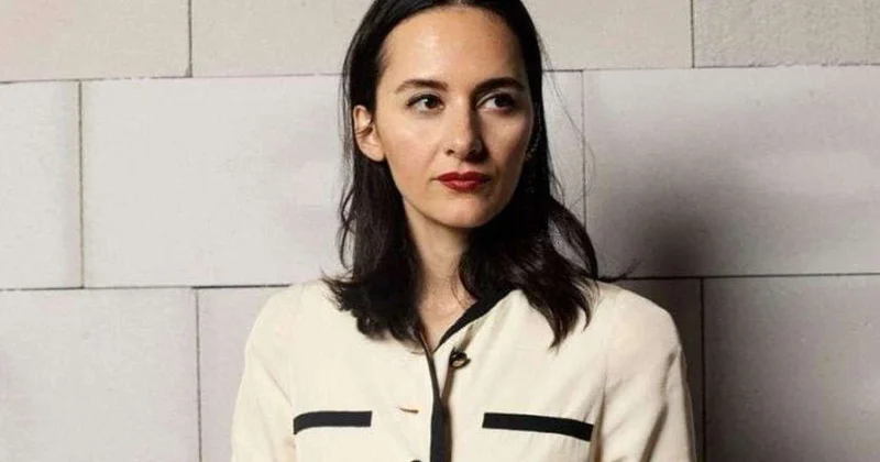 Əbülfəs Qarayevin qızı məhkəməyə verilir