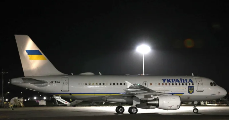 Зеленский об летевших за его самолетом дронах