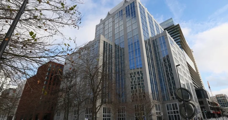 Евробанкир под подозрением из за частых поездок в Россию