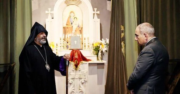 Paşinyan yeni təşəbbüslə çıxış edib Kilsələrdə himn səsləndirilməsini tıklif edir