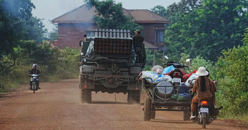 Камбоджа подвела к границе танки и артиллерию