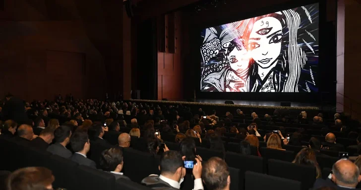 В рамках фестиваля культуры ОИС представлена композиция на основе художественных работ Лейлы Алиевой