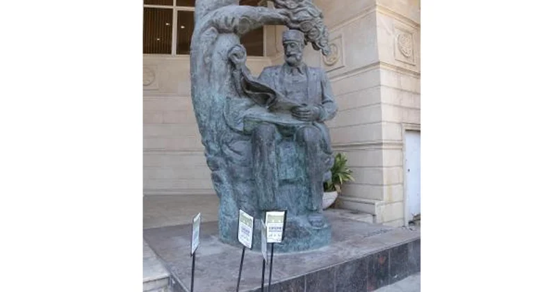 Xalq yazıçısı Anar Zərdabinin heykəlinin İçərişəhərdən köçürülməsini təklif edib