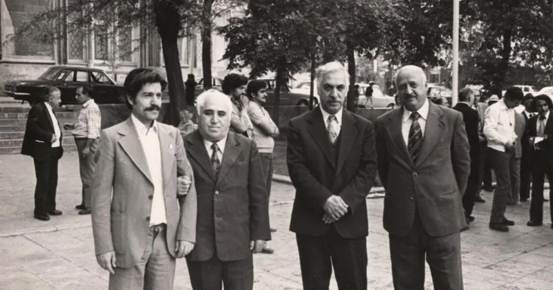 Ömrün ağırlığı çökmüş vərəqlər Rafael Hüseynov yazır