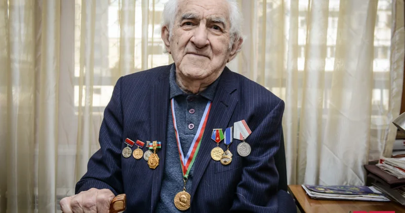 Tofiq Bakıxanov “Əmək” ordeni ilə təltif edilib SƏRƏNCAM